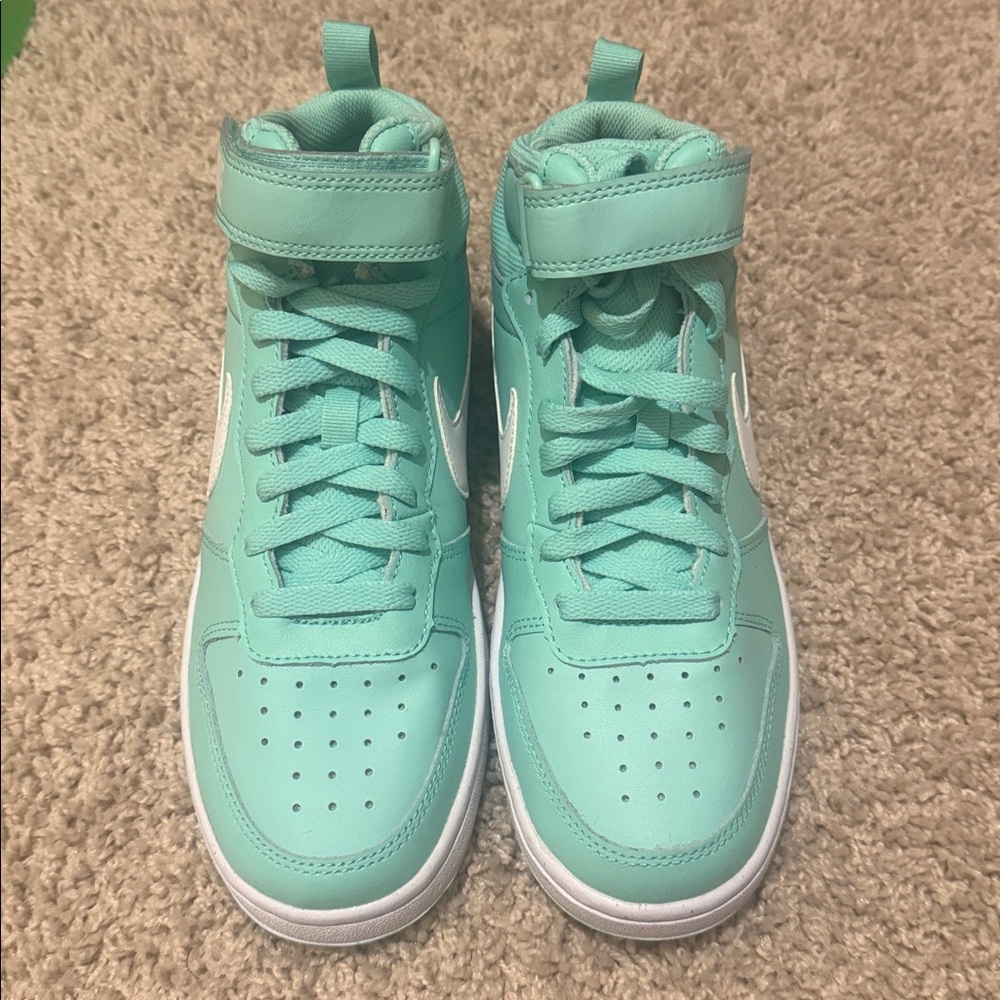 Nike Women's Sneakers in Teal and White